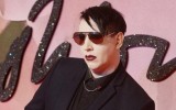 Paura per Marilyn Manson, crolla scenografia durante un live